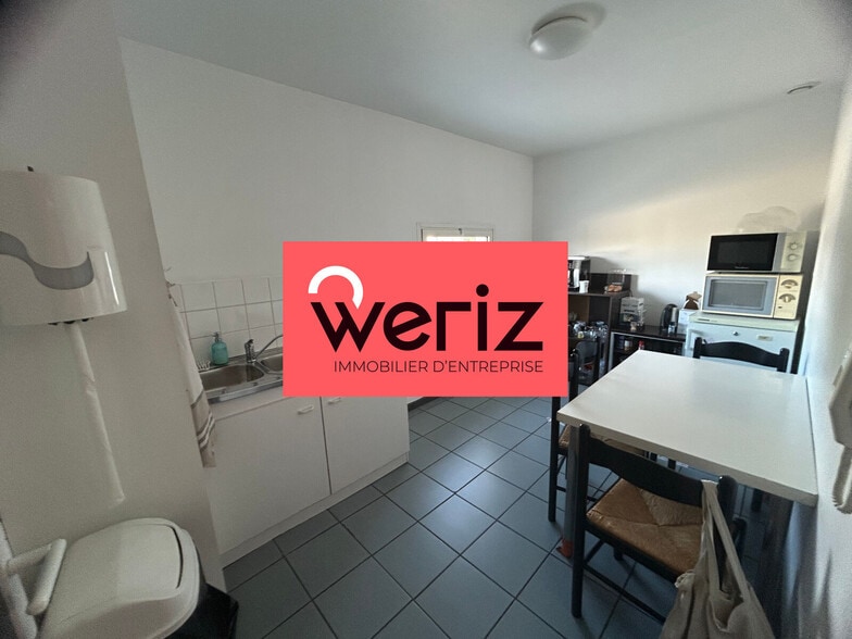 Industriel/Logistique dans Roquefort-la-Bédoule à louer - Photo de l’immeuble – Image 3 sur 3