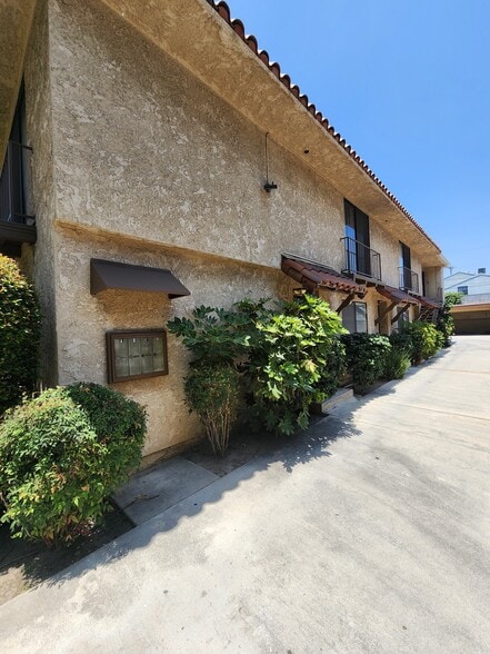 10923 Moorpark St, North Hollywood, CA à vendre - Photo de l’immeuble – Image 3 sur 15