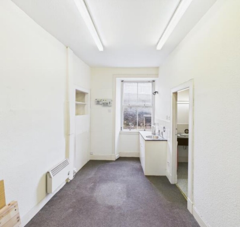 122-130 St Stephen St, Edinburgh, EDH EH3 5AD - Lot 130 -  - Photo intérieure - Image 1 of 2