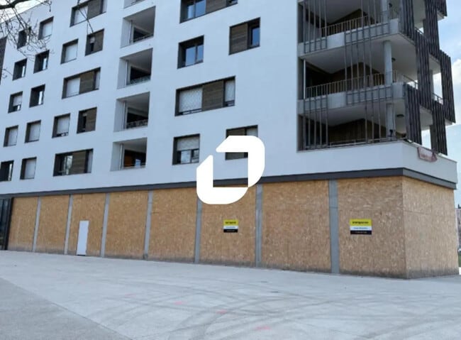 Plus de détails pour Local commercial à louer