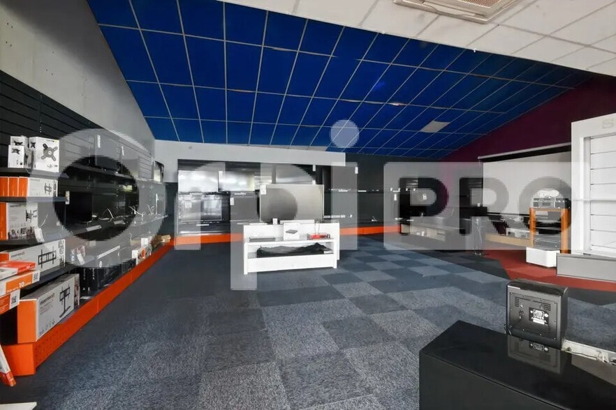 Local commercial dans La Flotte à louer - Photo de l’immeuble – Image 2 sur 15