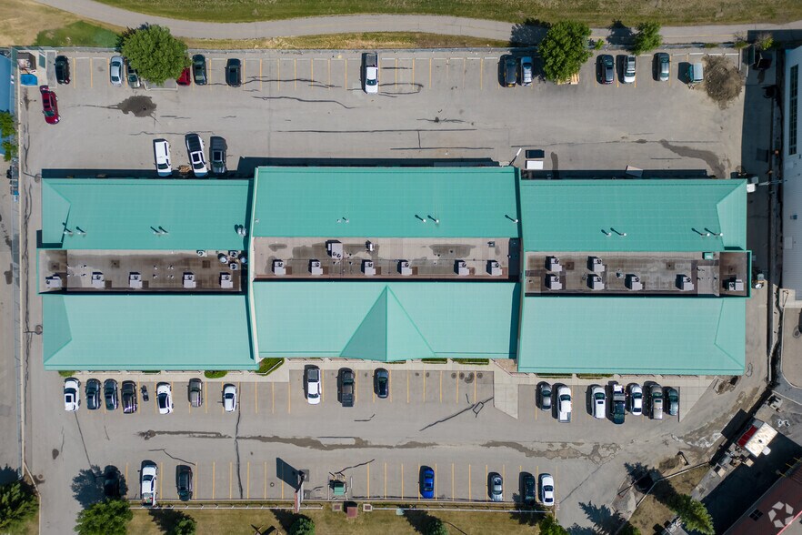 2340 Pegasus Way NE, Calgary, AB à louer - Aérien – Image 2 sur 3
