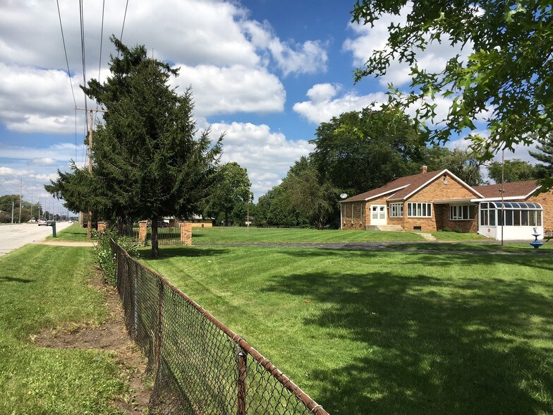 2706 Grape Rd, Mishawaka, IN à vendre - Photo de l’immeuble – Image 3 sur 4