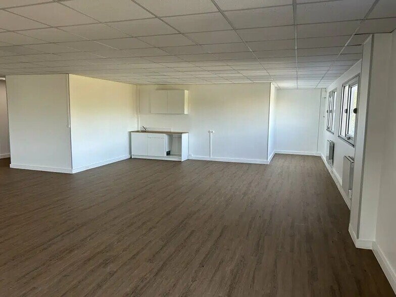Bureau dans SAINT-OUEN-L'AUMONE à louer - Photo de l’immeuble – Image 2 sur 7