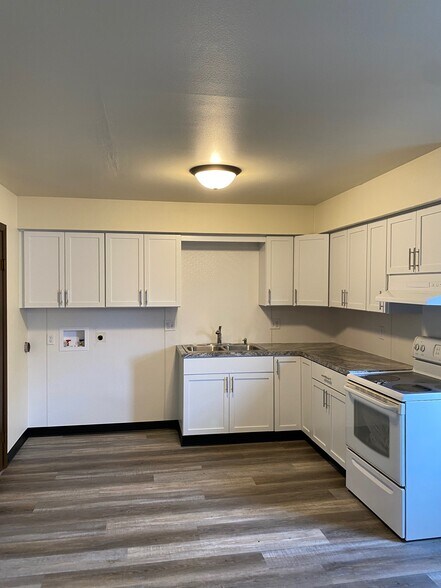 65 Locust St, Galesburg, IL à vendre - Photo intérieure – Image 2 sur 5