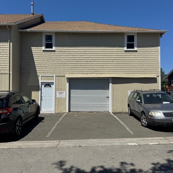 884 Bodega Ave, Petaluma, CA à louer - Photo de l’immeuble – Image 2 sur 11