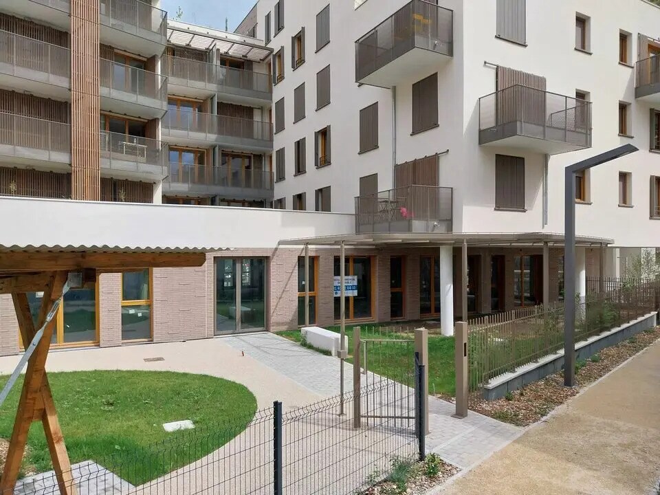 Local d'activités dans Nanterre à vendre Photo de l’immeuble– Image 1 sur 4