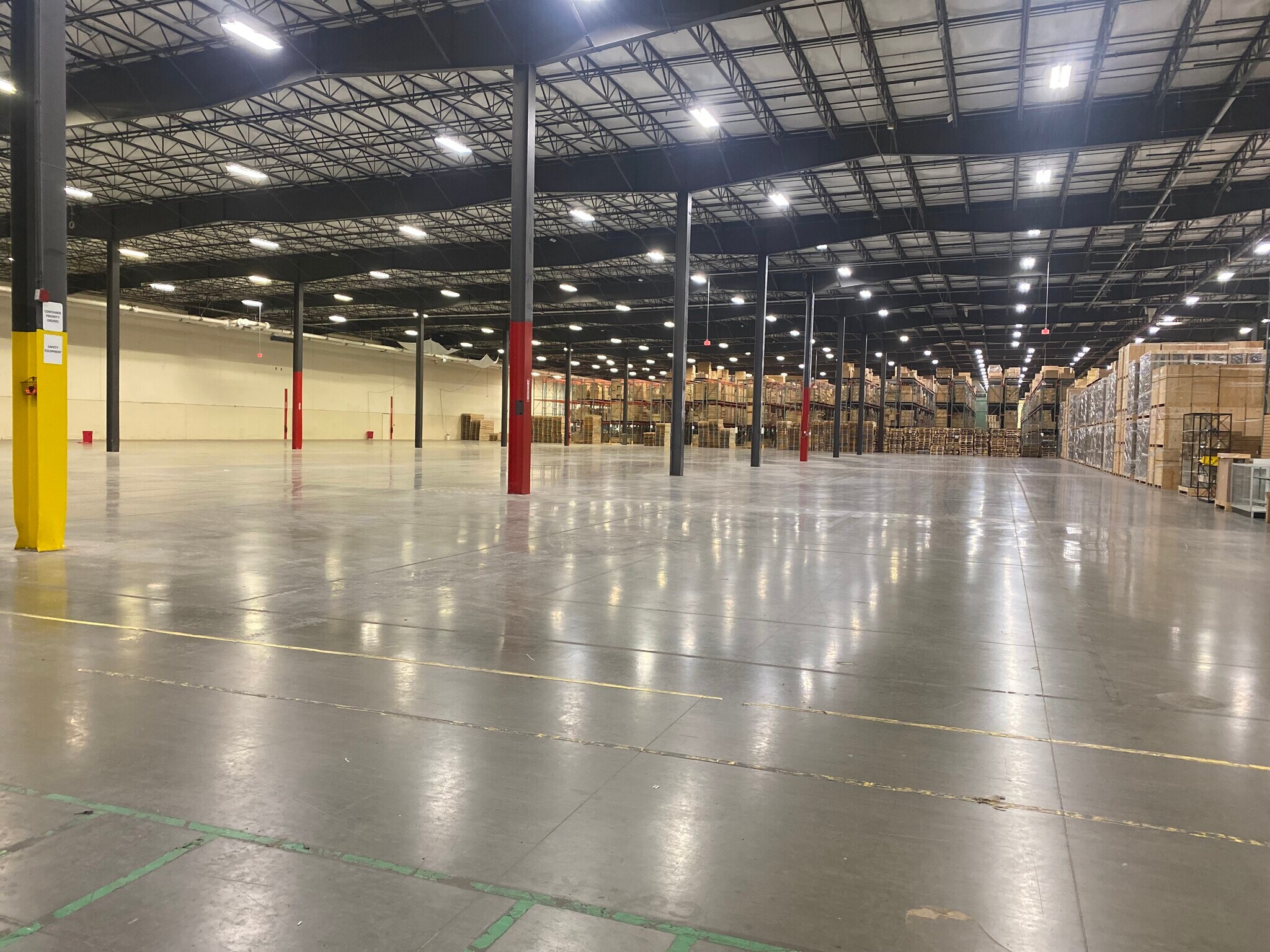 81 Commerce Dr, Fall River, MA à louer Photo intérieure– Image 1 sur 25