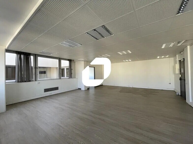 Bureau dans Grenoble à louer - Photo de l’immeuble – Image 3 sur 7