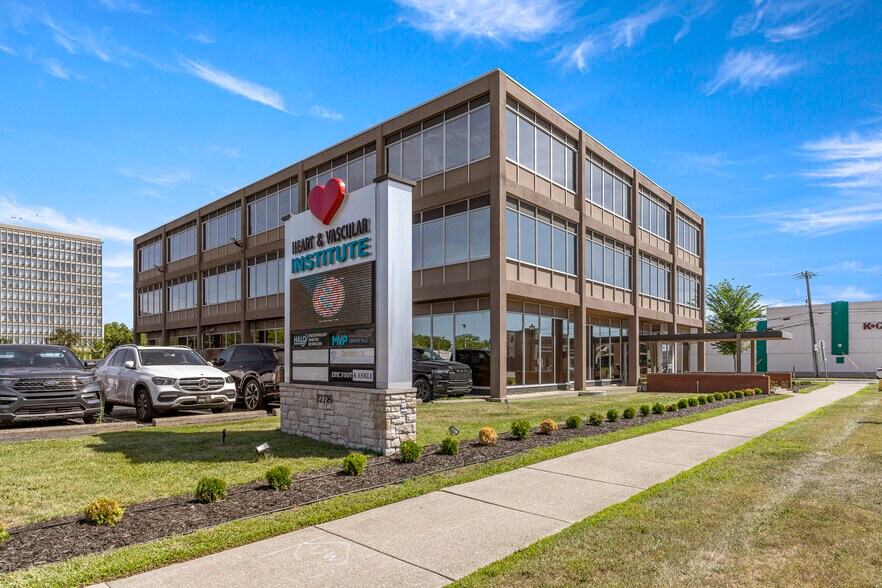 22720 Michigan Ave, Dearborn, MI à louer - Photo de l’immeuble – Image 1 sur 34
