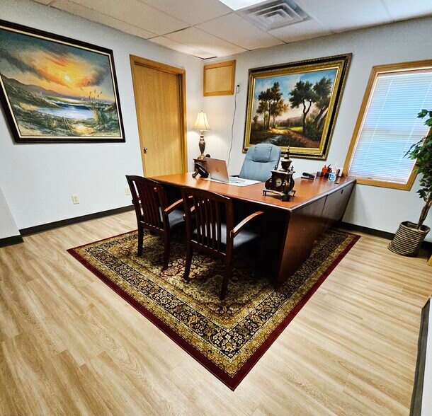 146 W Mill St, Columbus, WI à louer - Photo de l’immeuble – Image 3 sur 4