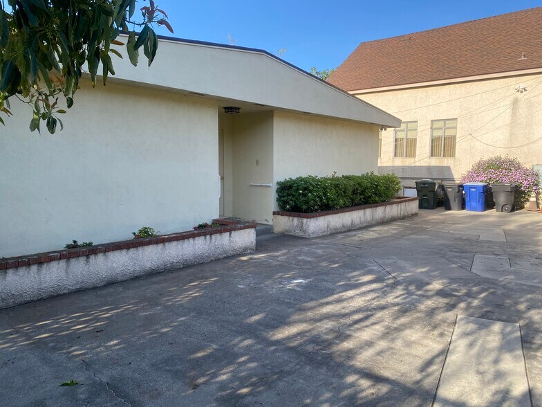 212 N Lima St, Sierra Madre, CA à louer - Photo de l’immeuble – Image 3 sur 7