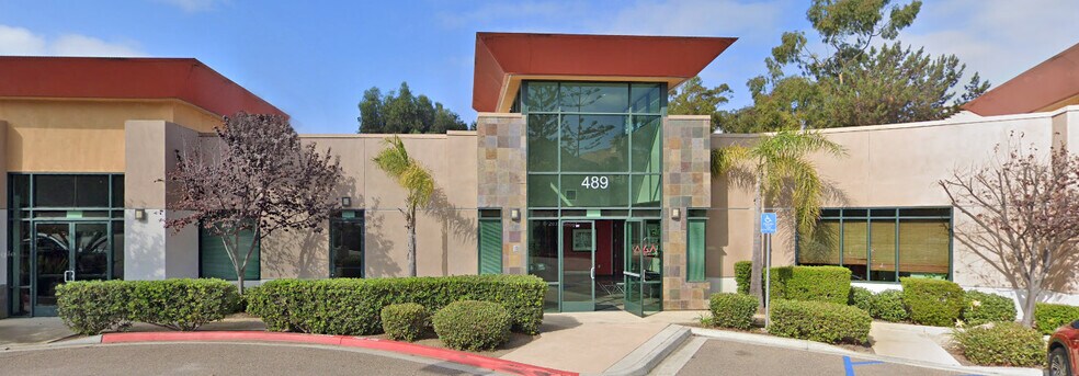 489 Saxony Pl, Encinitas, CA à louer - Photo de l’immeuble – Image 2 sur 9
