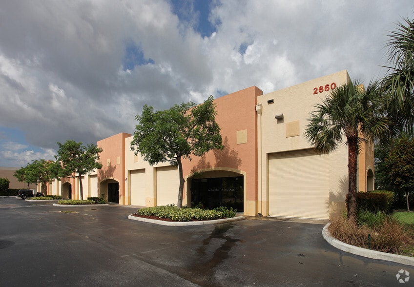 2660 NW 15th Ct, Pompano Beach, FL à louer - Photo principale – Image 1 sur 10