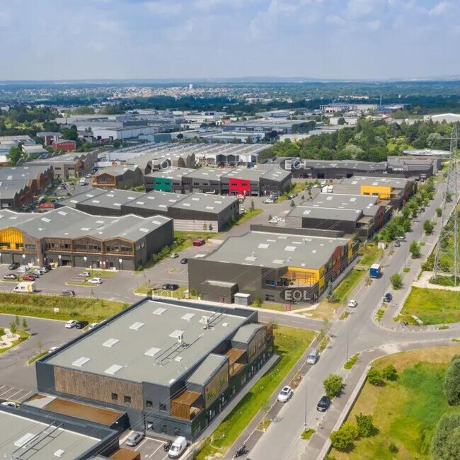 Plus de détails pour Local d'activités à louer