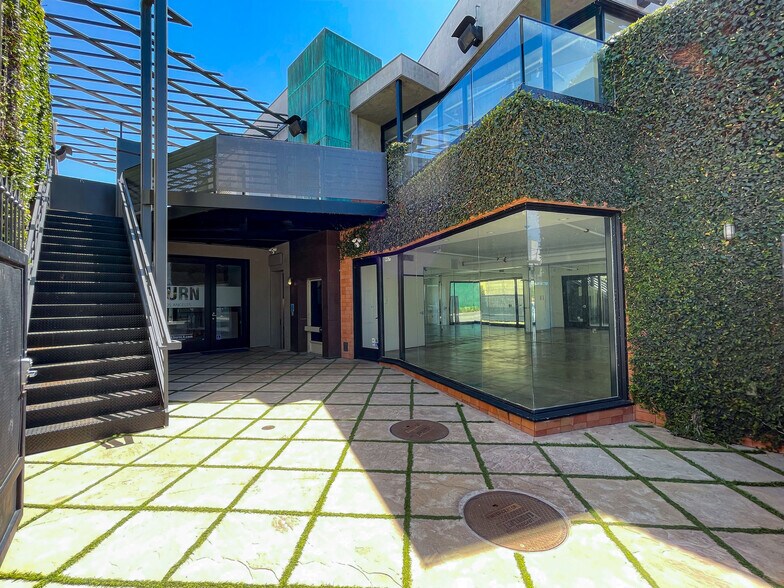 8453-8457 Melrose Ave, Los Angeles, CA à louer - Photo de l’immeuble – Image 2 sur 9