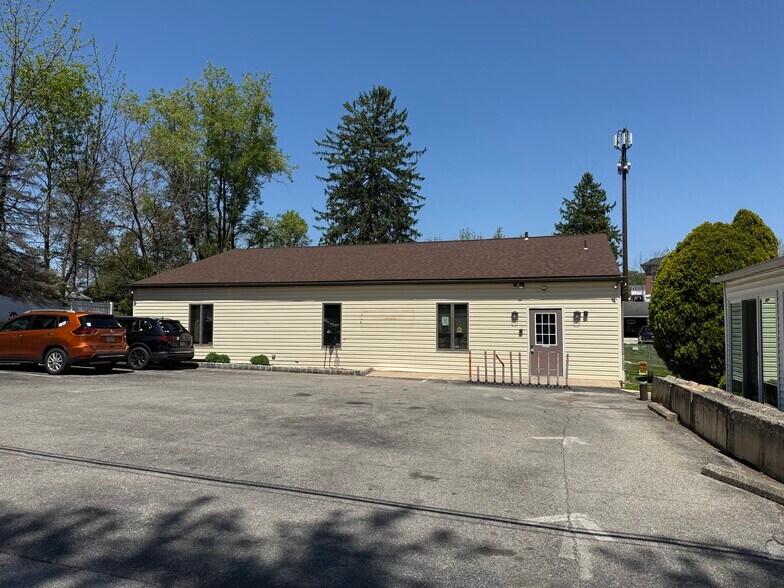 35 School Ln, West Norriton Township, PA à vendre - Photo de l’immeuble – Image 2 sur 6
