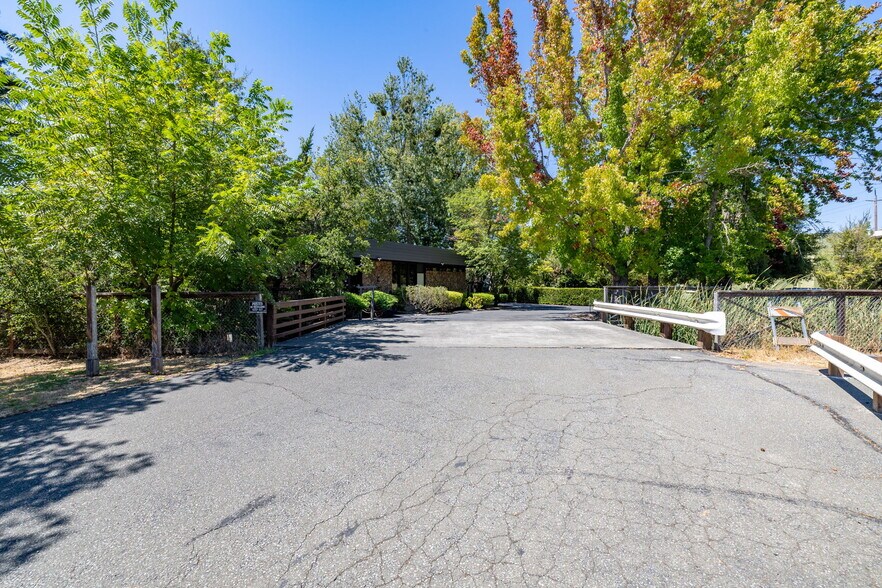7 Page St, Cotati, CA à vendre - Photo de l’immeuble – Image 3 sur 52