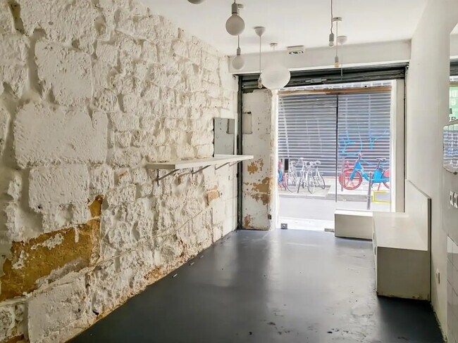 Plus de détails pour Local commercial à louer