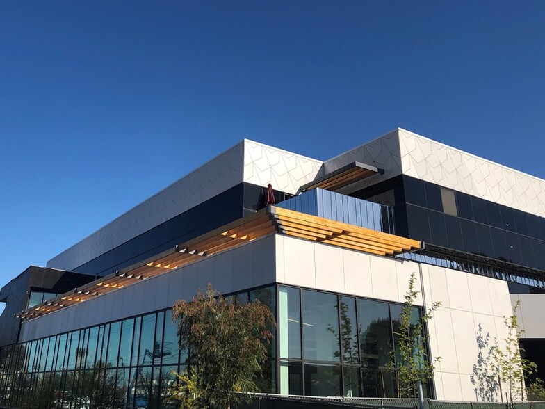 13160 Mindanao Way, Marina Del Rey, CA à louer - Photo de l’immeuble – Image 2 sur 13