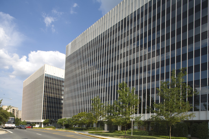 4340 East-West Hwy, Bethesda, MD à louer - Photo de l’immeuble – Image 3 sur 11