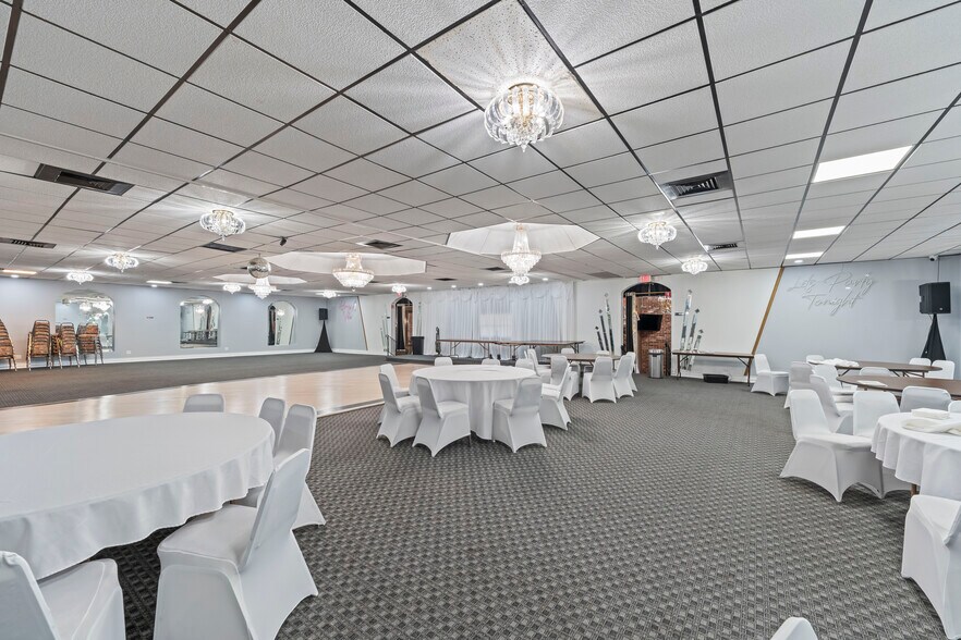 10140 S Roberts Rd, Palos Hills, IL à vendre - Photo de l’immeuble – Image 2 sur 33