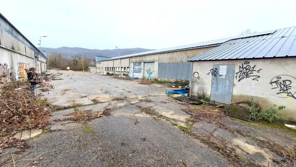 Industriel/Logistique dans Villebois à louer - Photo de l’immeuble – Image 3 sur 6