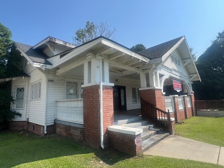 512 Sunset Ave, Clinton, NC à vendre - Photo de l’immeuble – Image 2 sur 13
