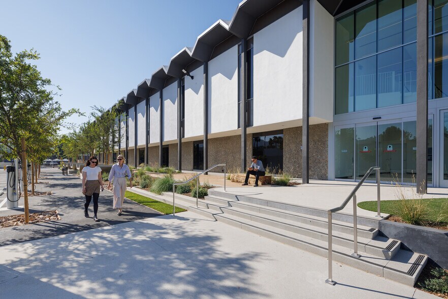 4561 Colorado Blvd, Los Angeles, CA à louer - Photo de l’immeuble – Image 3 sur 7