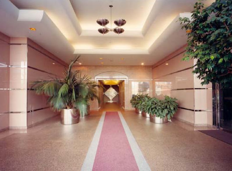 2075 Kennedy Rd, Toronto, ON à louer - Hall d’entrée – Image 2 sur 15