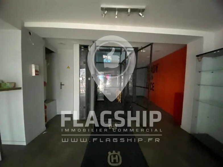 Local commercial dans Paris à louer - Hall d’entrée – Image 3 sur 7