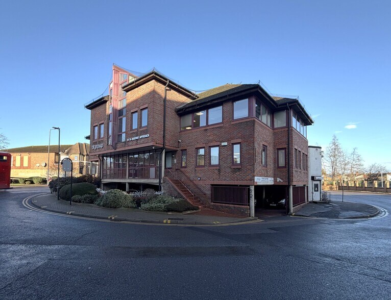 34-36 Railway Approach, Harrow à vendre - Photo principale – Image 1 sur 13
