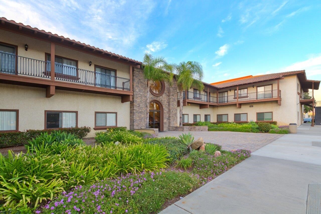 334 Via Vera Cruz, San Marcos, CA à louer Photo de l’immeuble– Image 1 sur 16