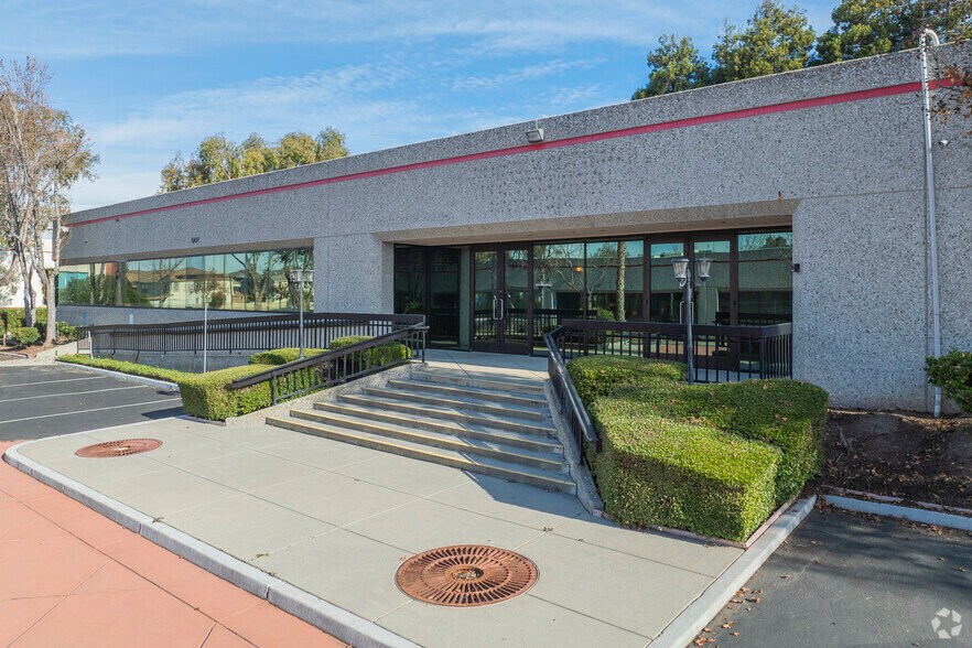105-117 Fourier Ave portefeuille de 2 biens à vendre sur LoopNet.fr - Photo de l’immeuble – Image 3 sur 10
