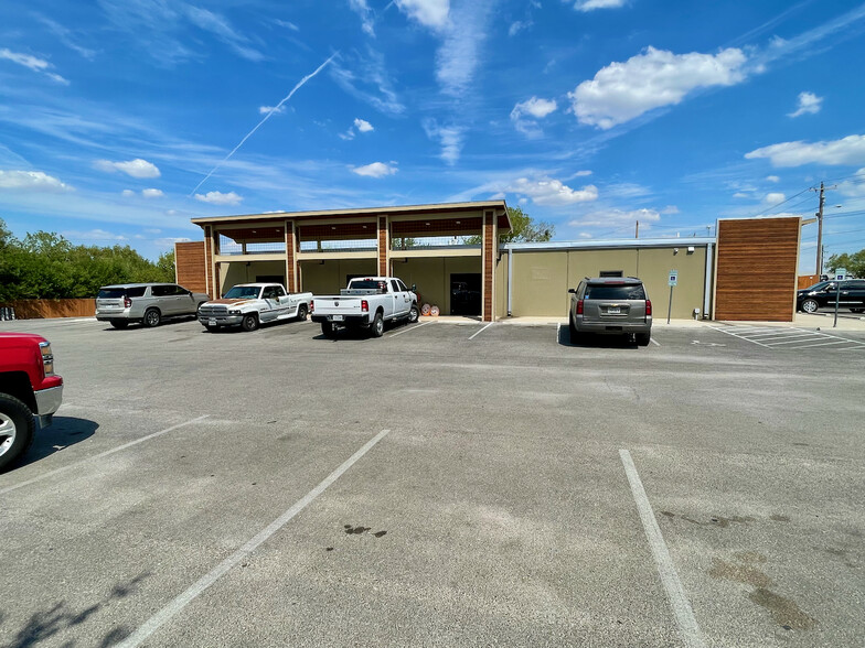 1753 E State Highway 97, Jourdanton, TX à louer - Photo de l’immeuble – Image 2 sur 9