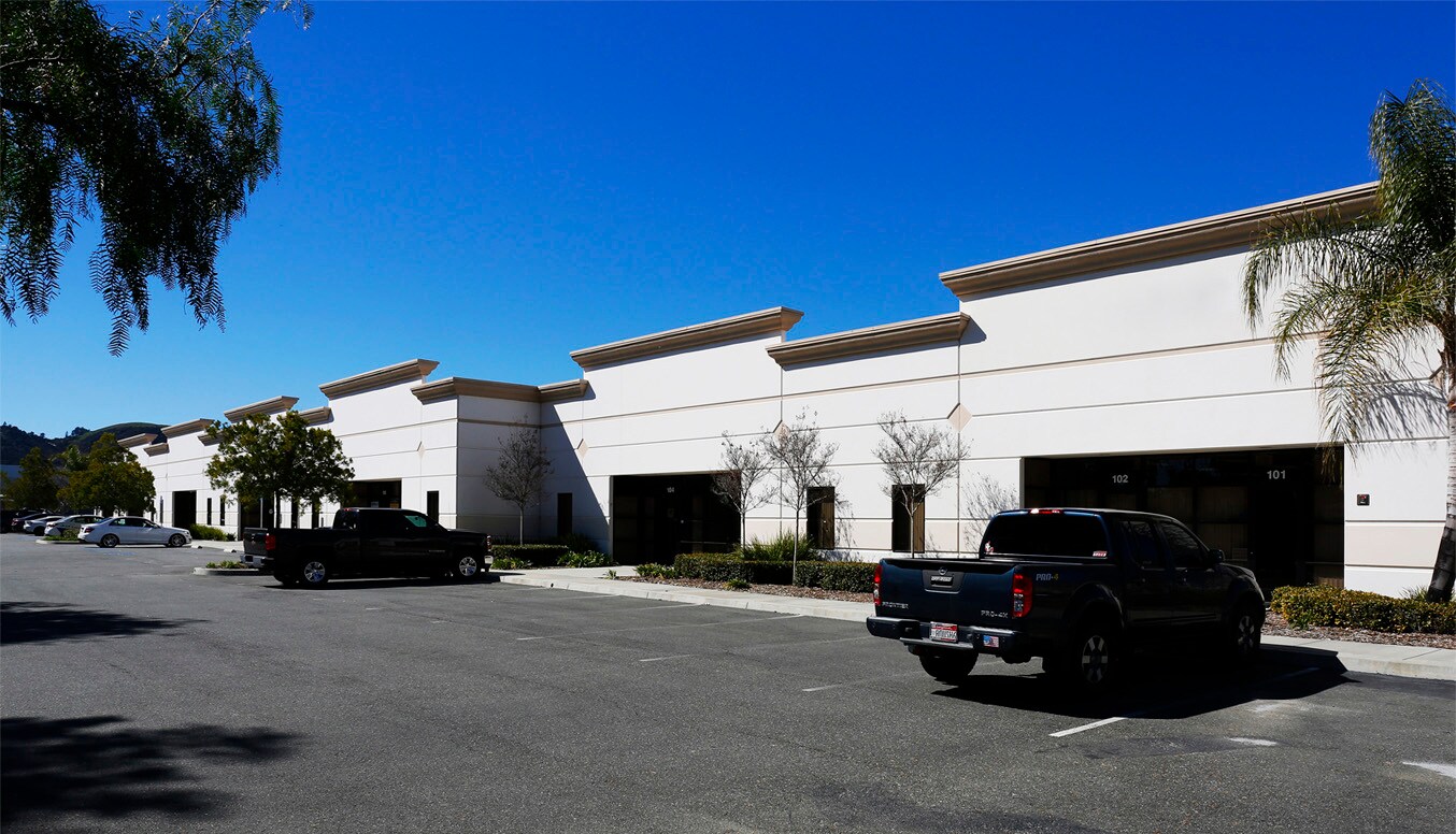 26398 Deere Ct, Murrieta, CA à louer Photo de l’immeuble– Image 1 sur 9