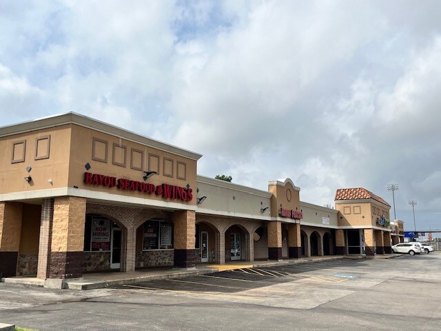 10137 Hammerly Blvd, Houston, TX à louer - Photo de l’immeuble – Image 1 sur 8