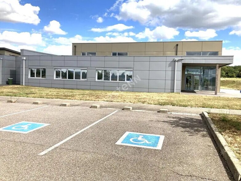 Local d’activités dans Morhange à louer - Photo de l’immeuble – Image 1 sur 21