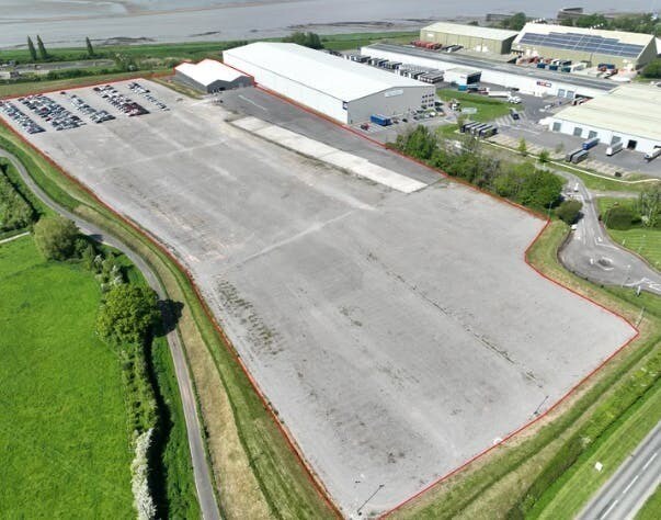 Severn Distribution Centre, Berkeley à louer - Photo de l’immeuble – Image 1 sur 5