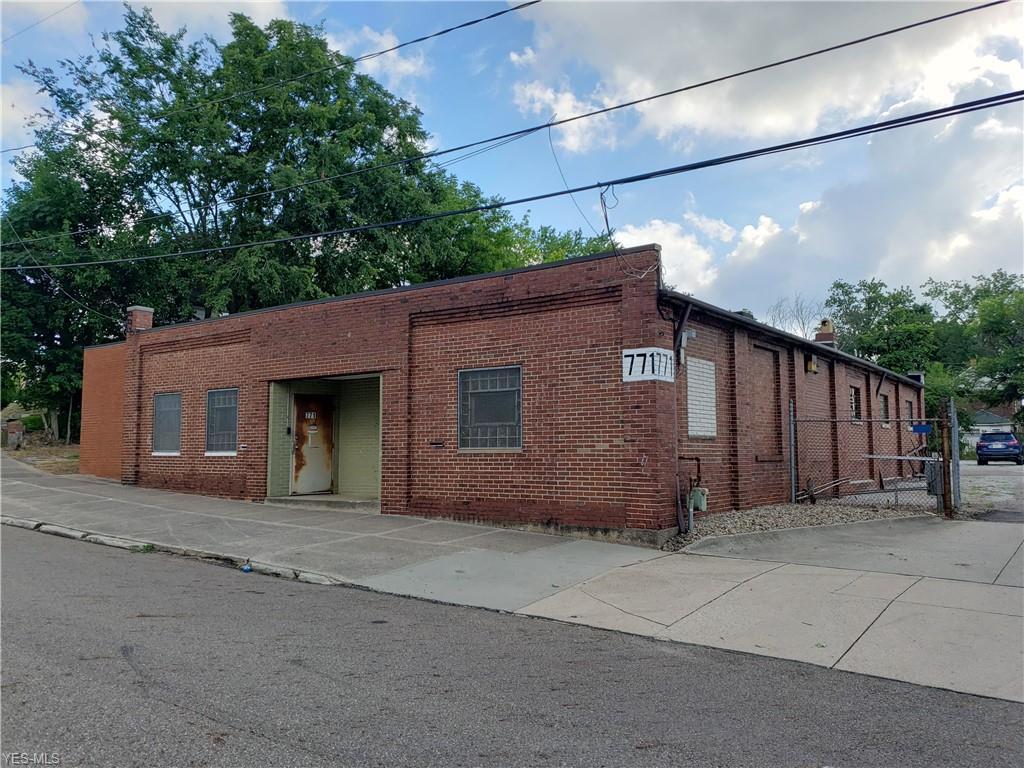 771 Moon St, Akron, OH à louer Photo principale– Image 1 sur 35