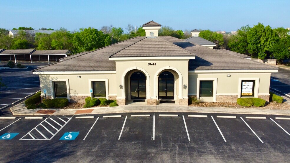 9643 Huebner Rd, San Antonio, TX à vendre - Photo de l’immeuble – Image 2 sur 18