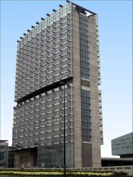Bureau dans Lille à louer - Photo de l’immeuble – Image 3 sur 13