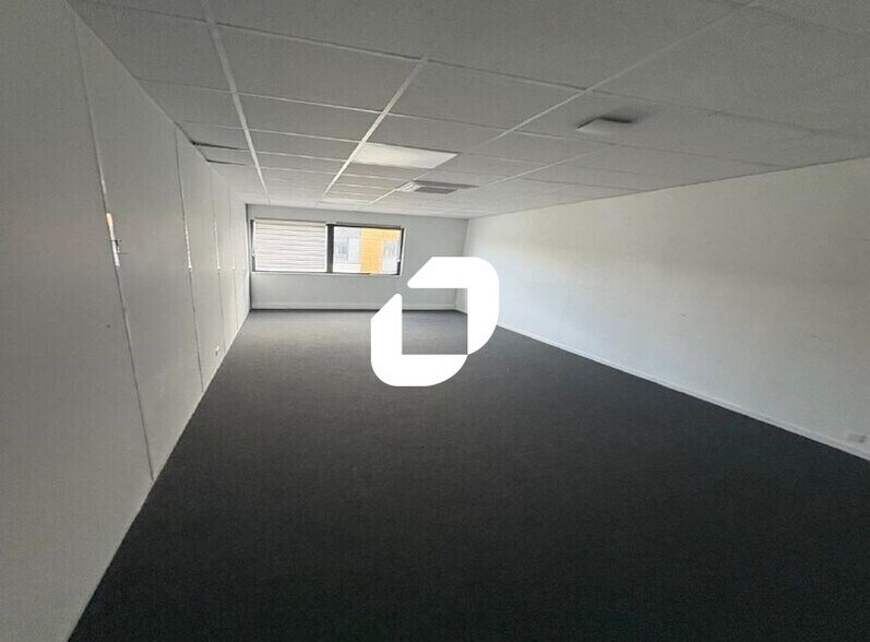 Local d’activités dans Villeneuve-la-Garenne à louer - Photo intérieure – Image 3 sur 15