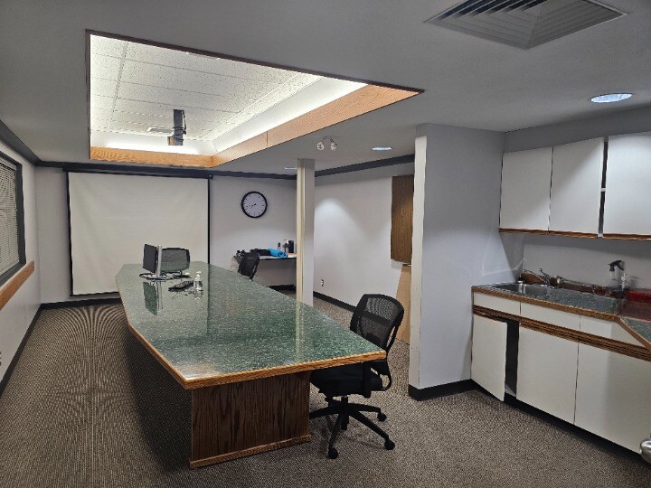 879 Victoria St, Prince George, BC à vendre - Photo de l’immeuble – Image 2 sur 10