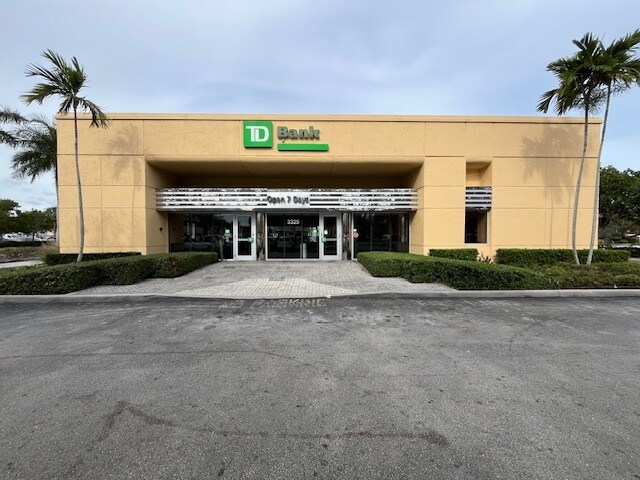 3325 W Hillsboro Blvd, Deerfield Beach, FL à louer - Photo de l’immeuble – Image 2 sur 130