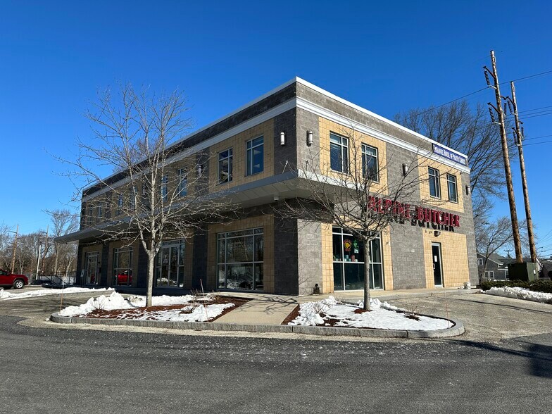 963 Chelmsford St, Lowell, MA à louer - Photo de l’immeuble – Image 1 sur 29