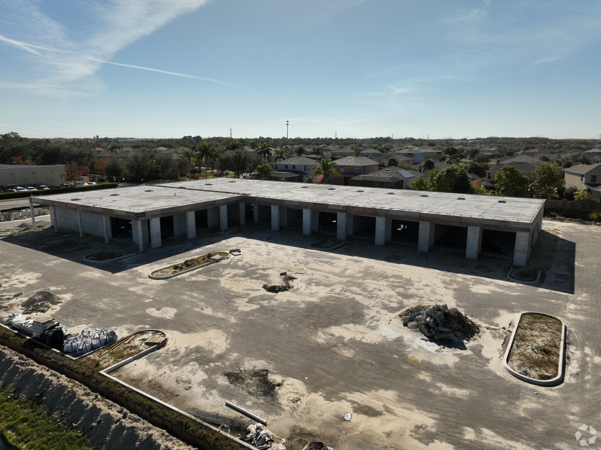 5725 Lee Blvd, Lehigh Acres, FL à louer Photo principale– Image 1 sur 3