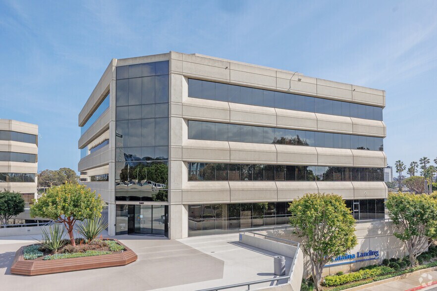 340 Golden Shore, Long Beach, CA à louer - Photo principale – Image 1 sur 5
