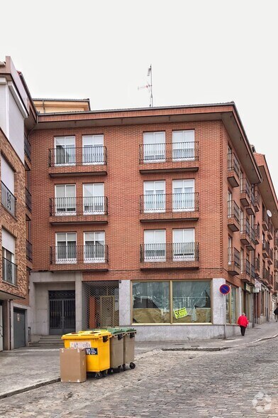 Local commercial dans Ávila, Ávila à louer - Photo de l’immeuble – Image 2 sur 2