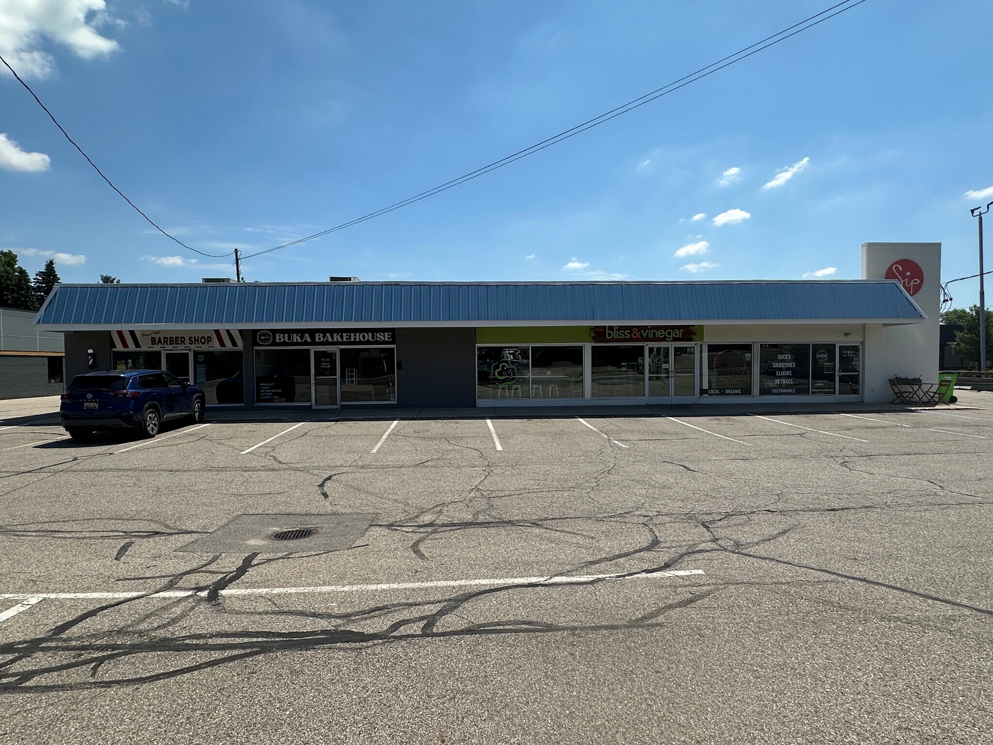 880-888 Forest Hill Ave SE, Grand Rapids, MI à louer Photo de l’immeuble– Image 1 sur 10